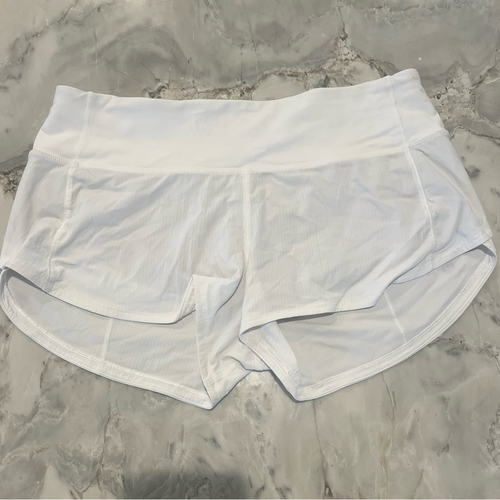 Lululemon White Speed Up Low-Rise Lined Short 2.5. Size 4.
